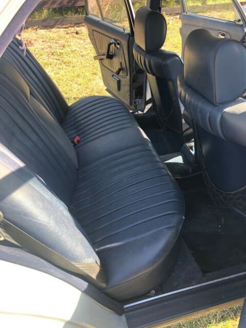1984 Mercedes-Benz 300-Series Leather - photo 9