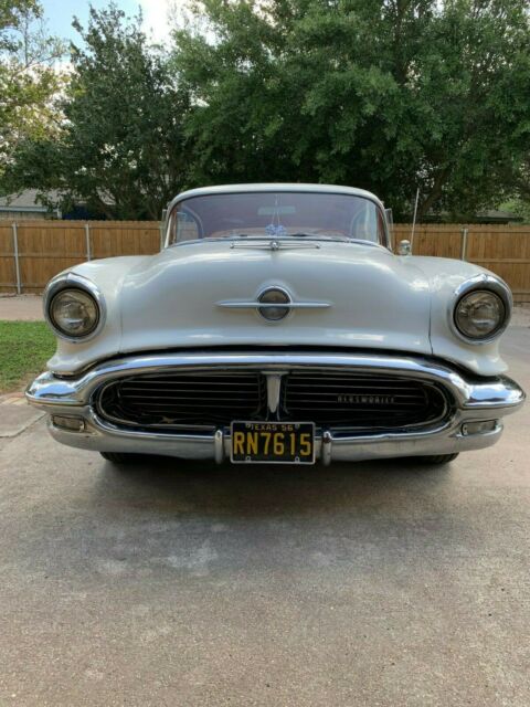 1956 Oldsmobile Eighty-Eight Holiday 88 Hardtop Sedan - photo 2