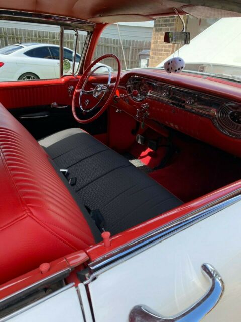 1956 Oldsmobile Eighty-Eight Holiday 88 Hardtop Sedan - photo 3