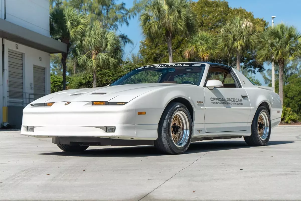 Original Paint / 18k miles / Clean Carfax / Recent service 1989 Pontiac Trans Am