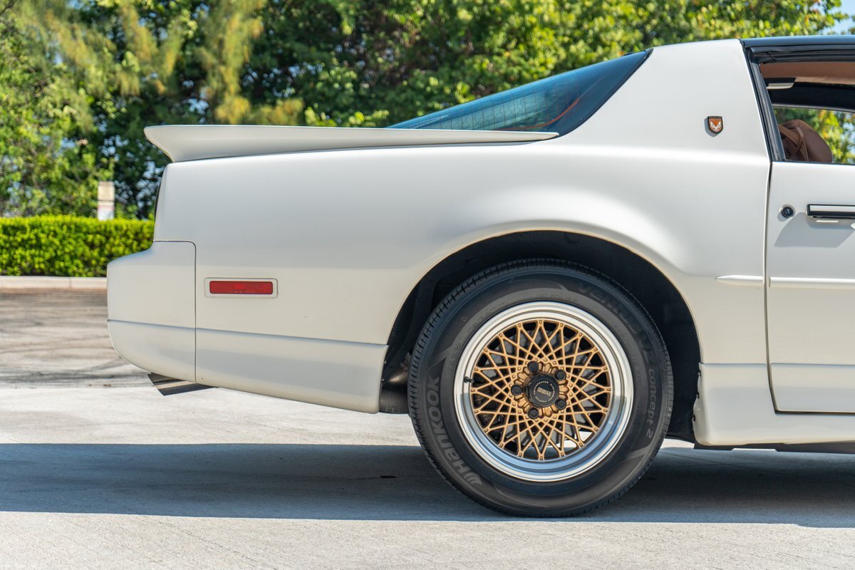 1989 Pontiac Trans Am - photo 10