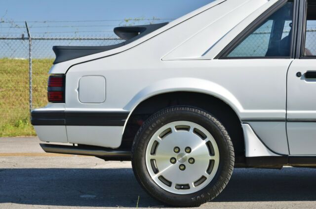 1986 Ford Mustang SVO - photo 8