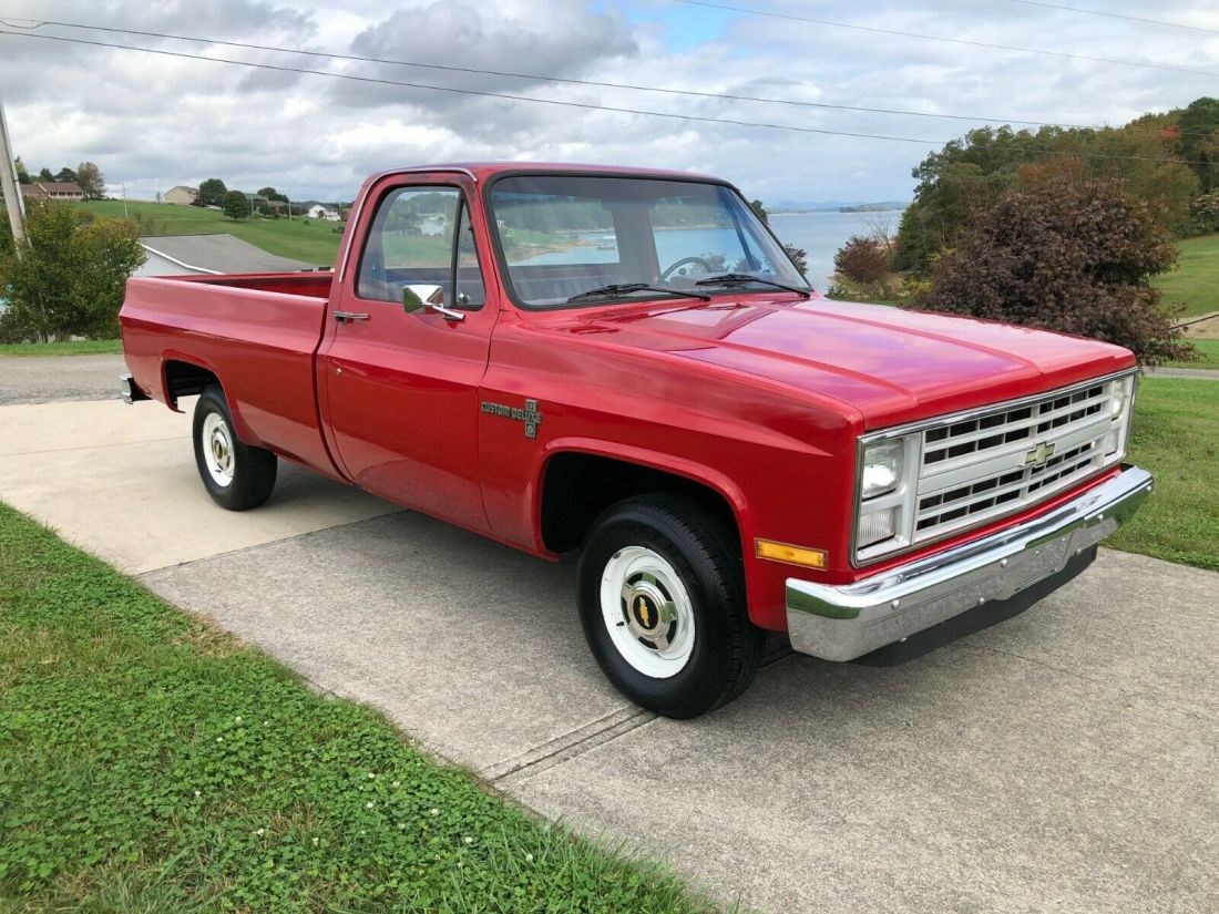 Original Paint Solid Southern 1986 Chevy C10 Custom Deluxe w/ only 54,415 miles 1986 Chevrolet C-10 Custom Deluxe