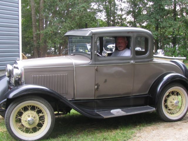 1930 Ford Model A Coupe - photo 2