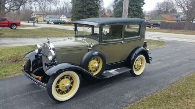 1930 Ford Model A Tudor - photo 2