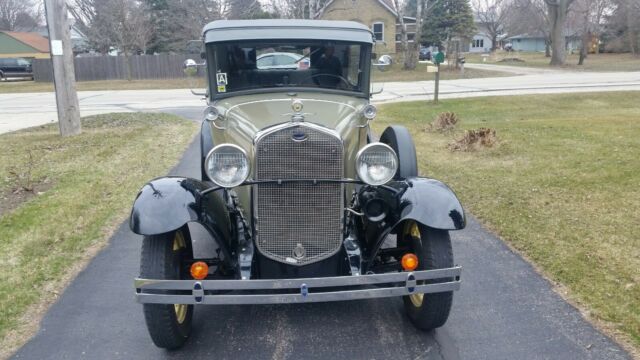 1930 Ford Model A Tudor - photo 3