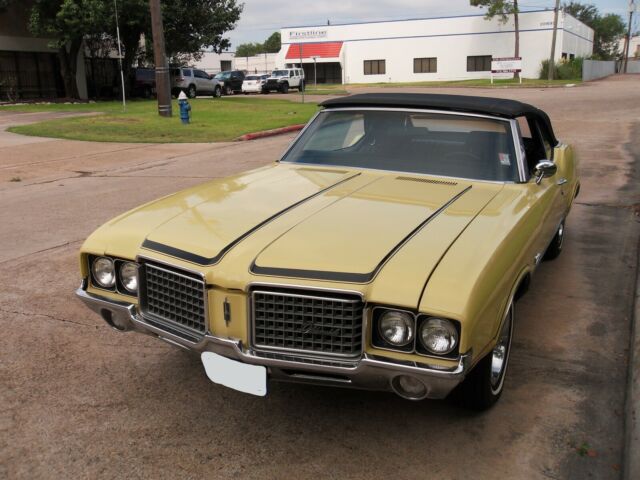 Original window sticker, all original books, warranty information, dealer folder 1972 Oldsmobile Cutlass Supreme Convertible