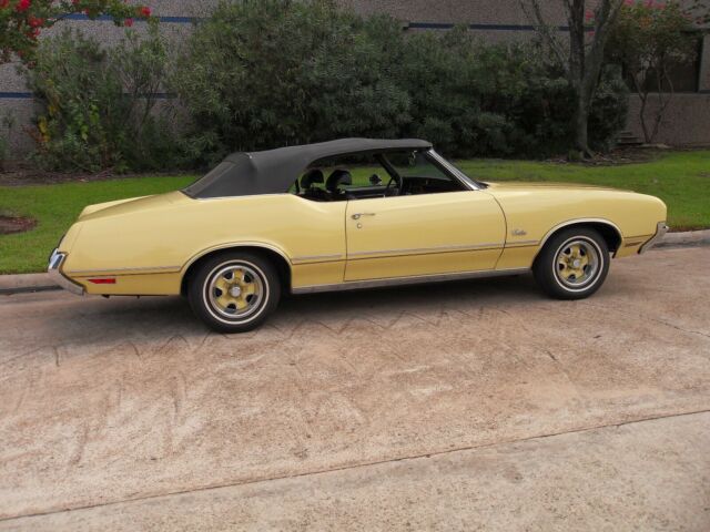 1972 Oldsmobile Cutlass Supreme Convertible - photo 2