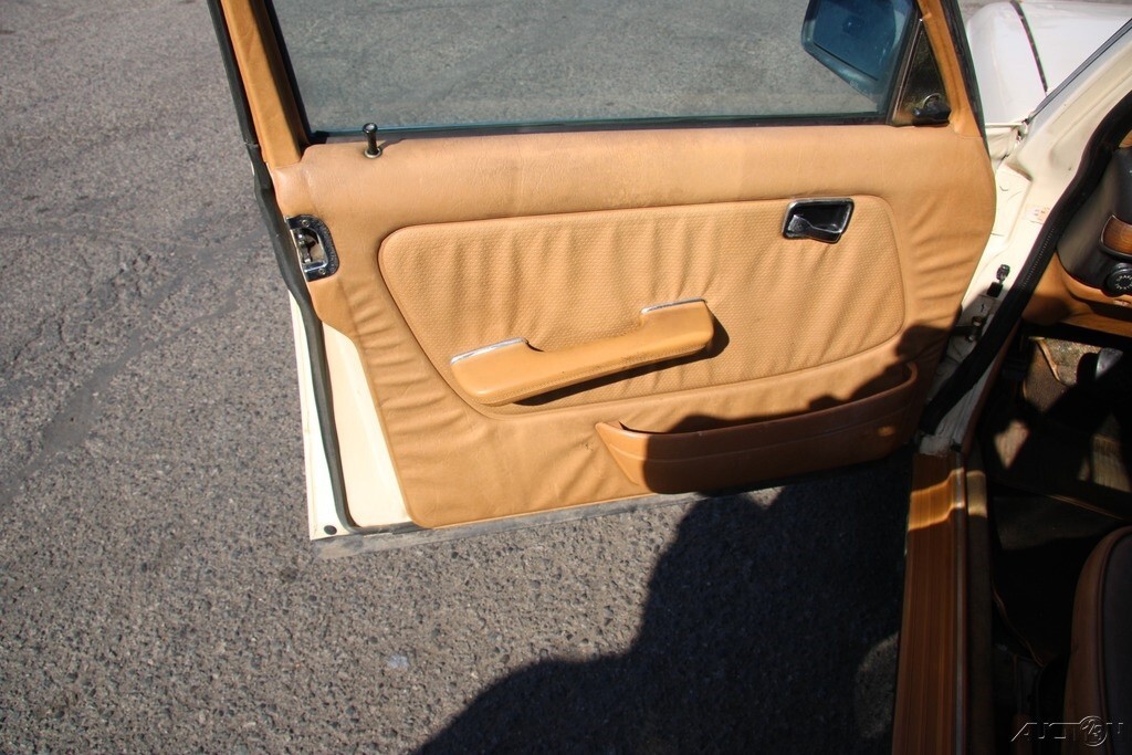 1983 Mercedes-Benz 200-Series 240 D - photo 11