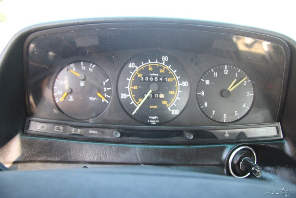 1983 Mercedes-Benz 200-Series 240 D - photo 13