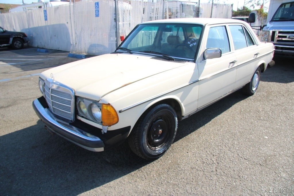 1983 Mercedes-Benz 200-Series 240 D - photo 2
