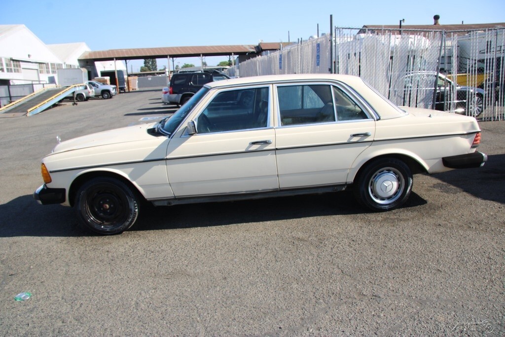 1983 Mercedes-Benz 200-Series 240 D - photo 3