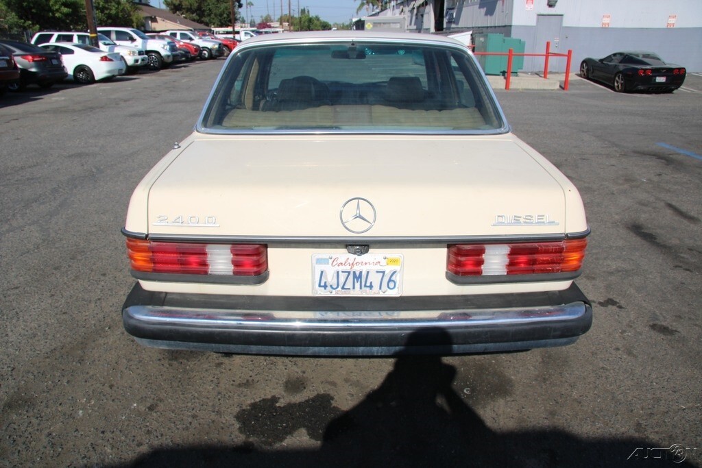 1983 Mercedes-Benz 200-Series 240 D - photo 5