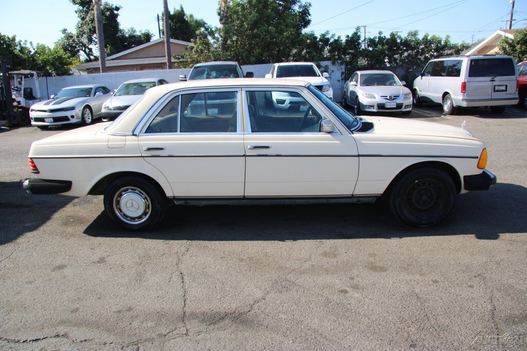 1983 Mercedes-Benz 200-Series 240 D - photo 7