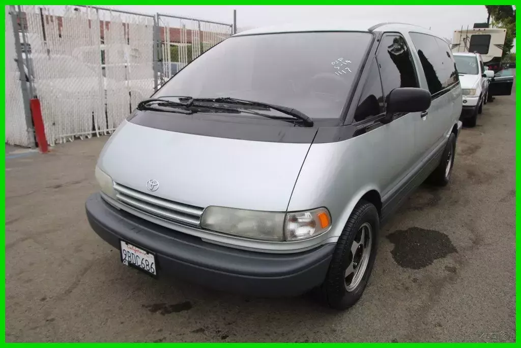 (OSA) 1993 Toyota Previa 4 Cylinder 2.4L NO RESERVE 1993 Toyota Previa LE