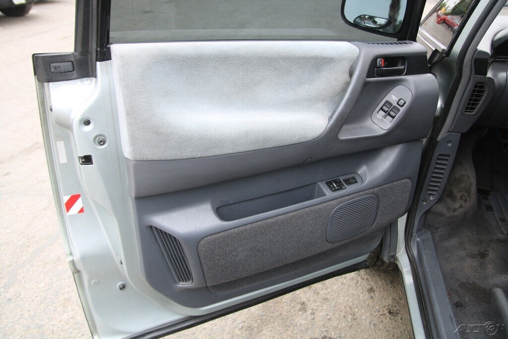 1993 Toyota Previa LE - photo 11