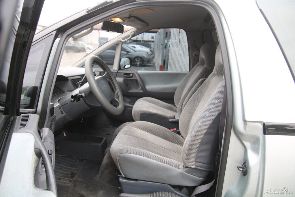 1993 Toyota Previa LE - photo 12