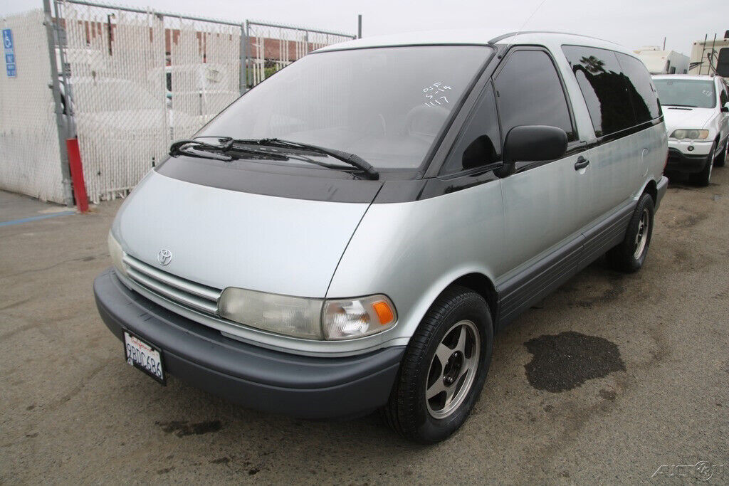 1993 Toyota Previa LE - photo 2
