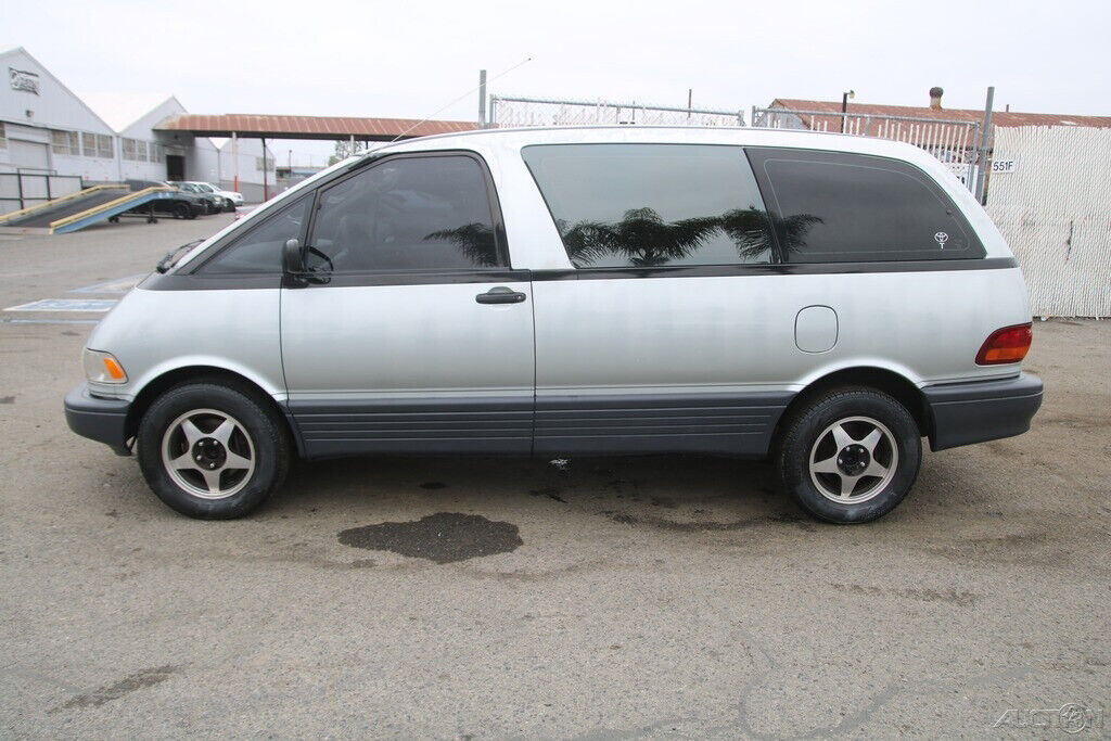 1993 Toyota Previa LE - photo 3