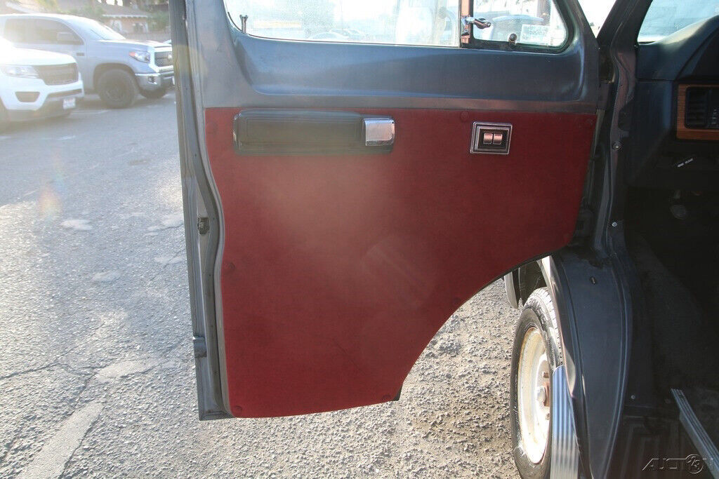 1986 Dodge Ram Van - photo 10