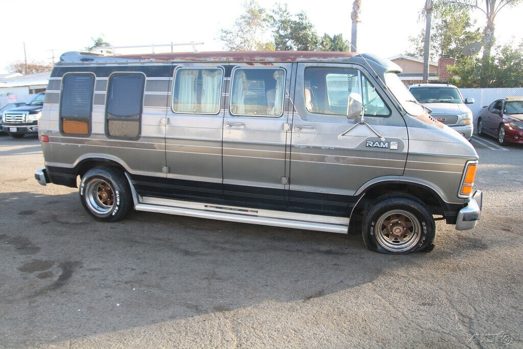1986 Dodge Ram Van - photo 7