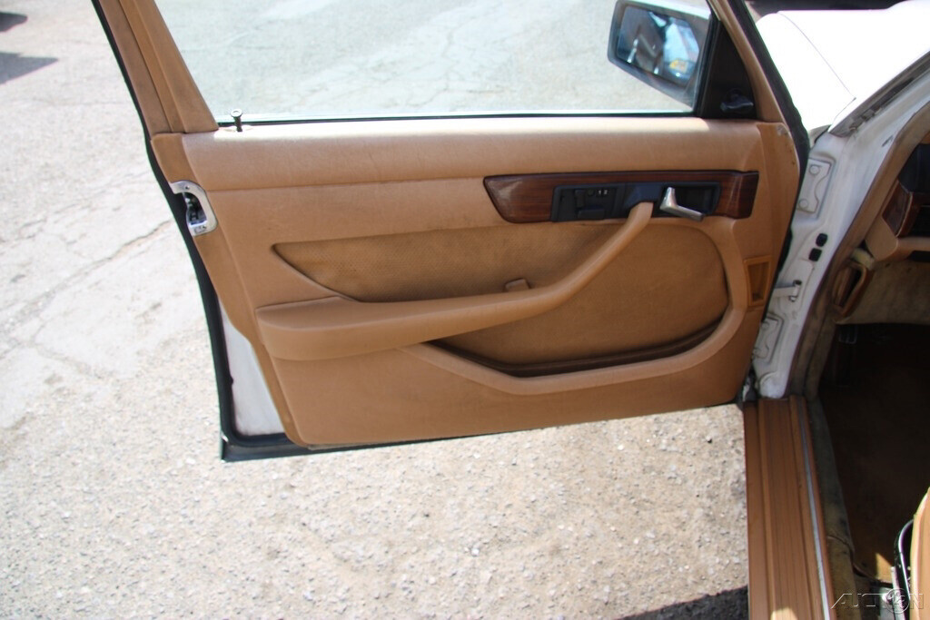 1985 Mercedes-Benz 300-Series 300 SD - photo 12