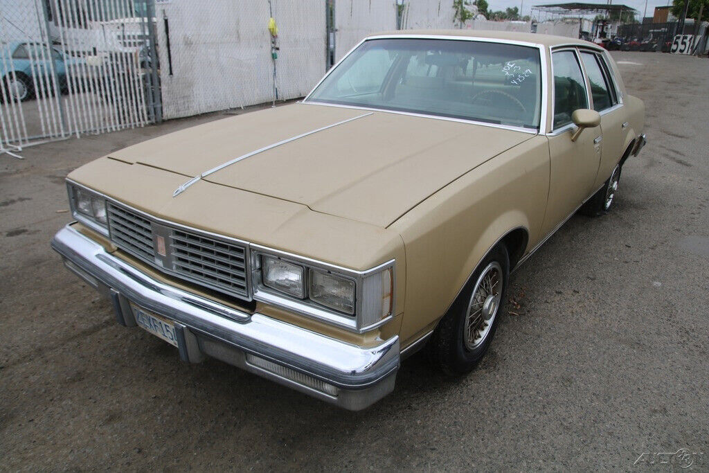 1987 Oldsmobile Cutlass Brougham - photo 2