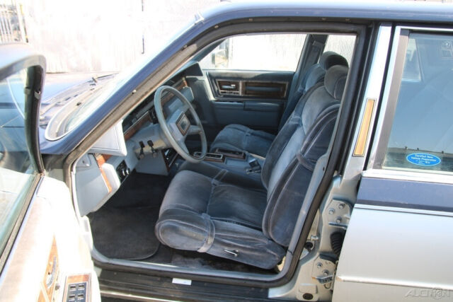 1983 Lincoln Continental - photo 11