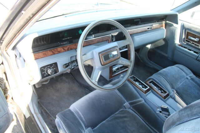 1983 Lincoln Continental - photo 12