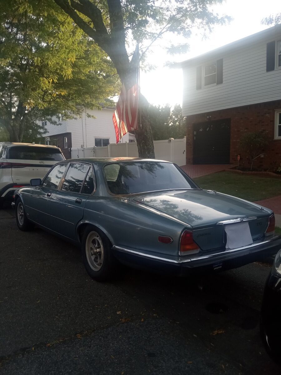 1984 Jaguar XJ6 Great deal low price Jaguar With the 350 Chev engine... - photo 2