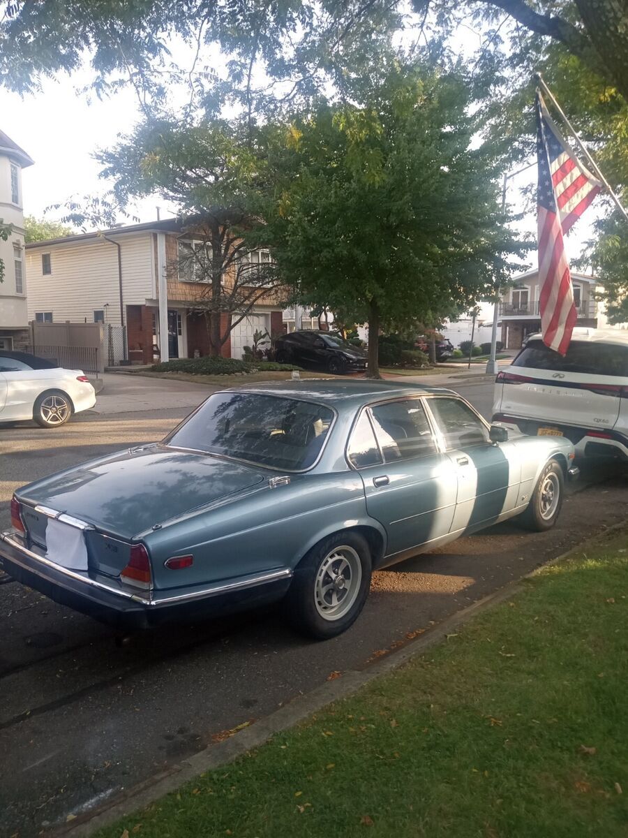 1984 Jaguar XJ6 Great deal low price Jaguar With the 350 Chev engine... - photo 3