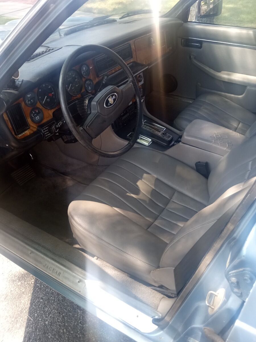 1984 Jaguar XJ6 Great deal low price Jaguar With the 350 Chev engine... - photo 6