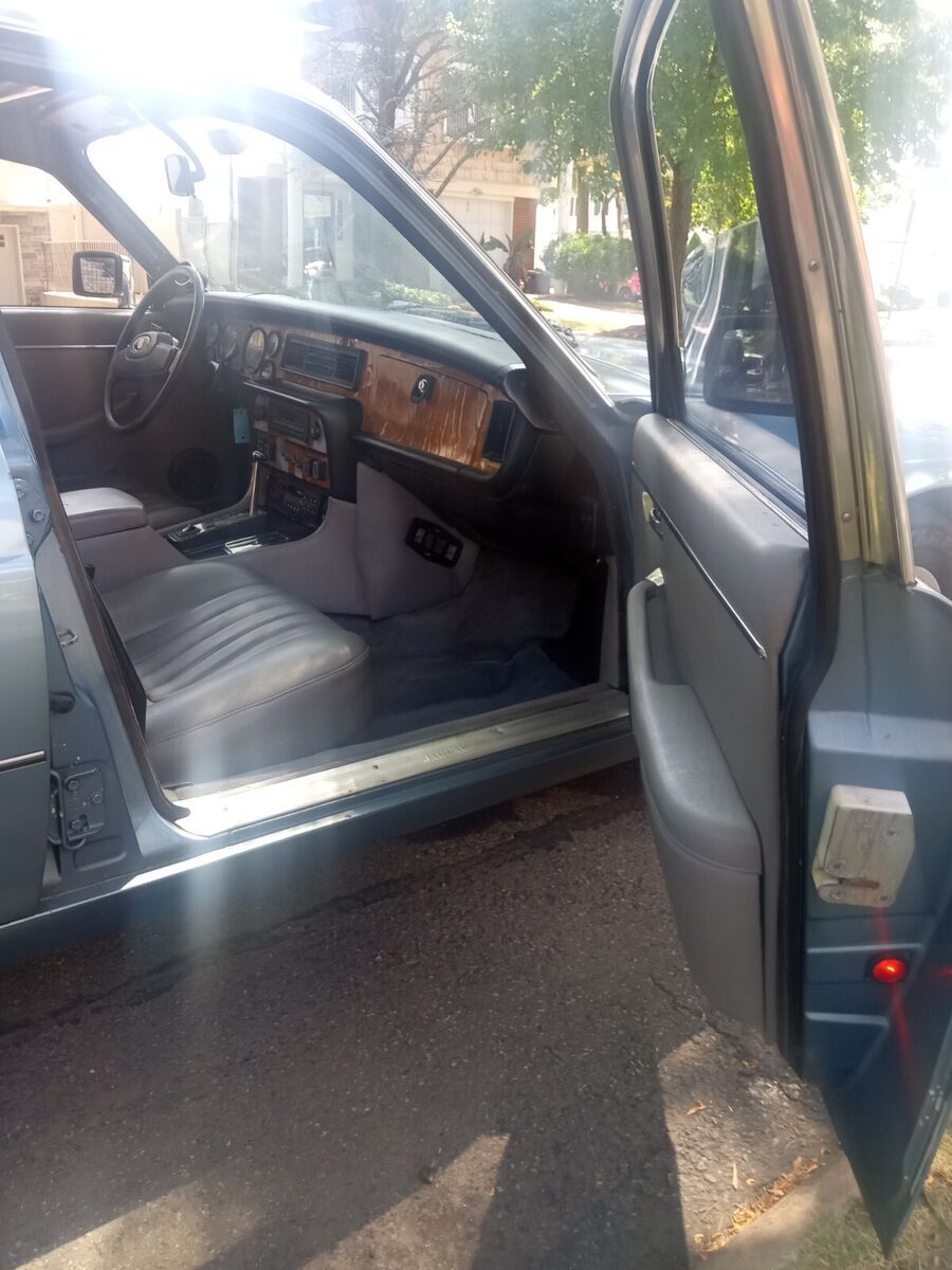 1984 Jaguar XJ6 Great deal low price Jaguar With the 350 Chev engine... - photo 8