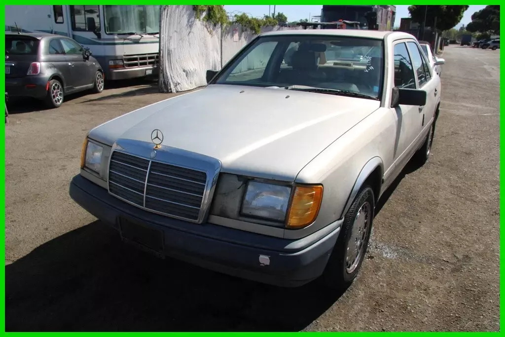 (OVW) 1987 Mercedes-Benz 260E 6 Cylinder 2.6L NO RESERVE 1987 Mercedes-Benz 200-Series 260 E