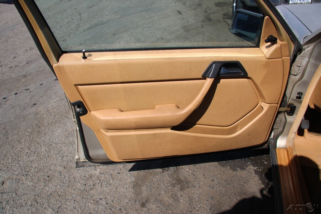1987 Mercedes-Benz 200-Series 260 E - photo 12