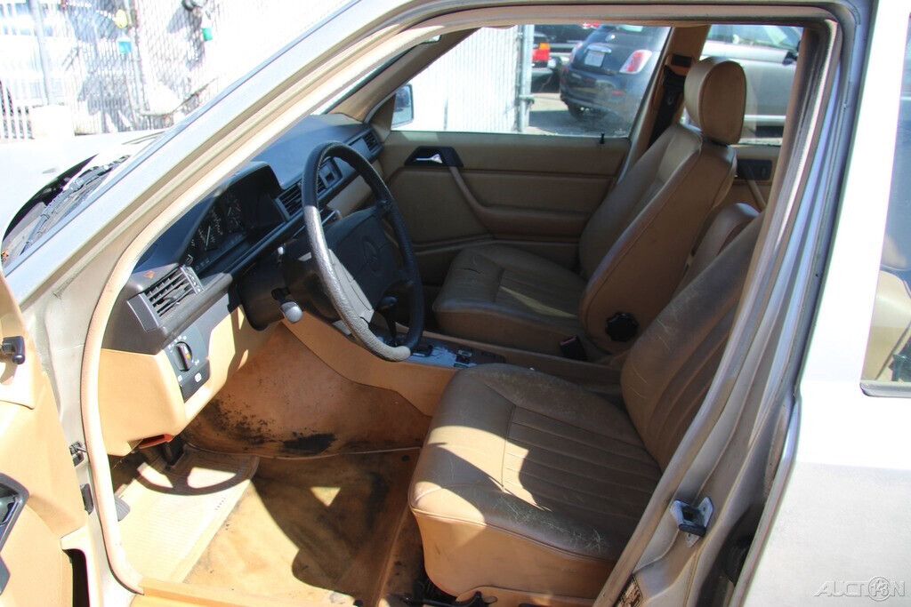1987 Mercedes-Benz 200-Series 260 E - photo 13