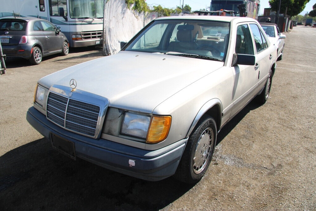 1987 Mercedes-Benz 200-Series 260 E - photo 2