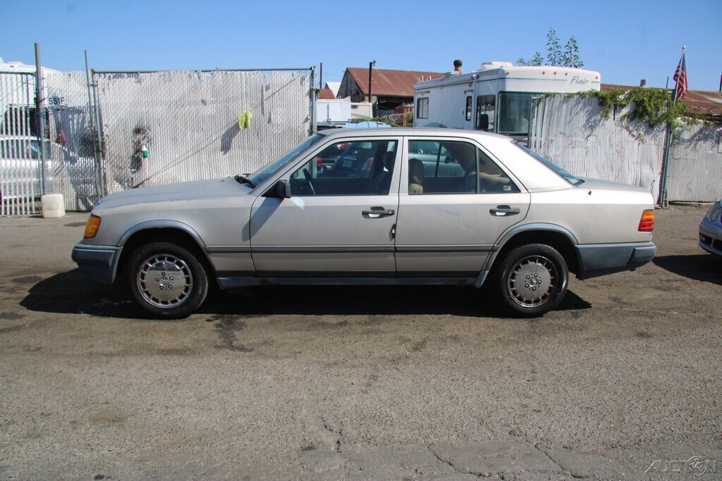 1987 Mercedes-Benz 200-Series 260 E - photo 3