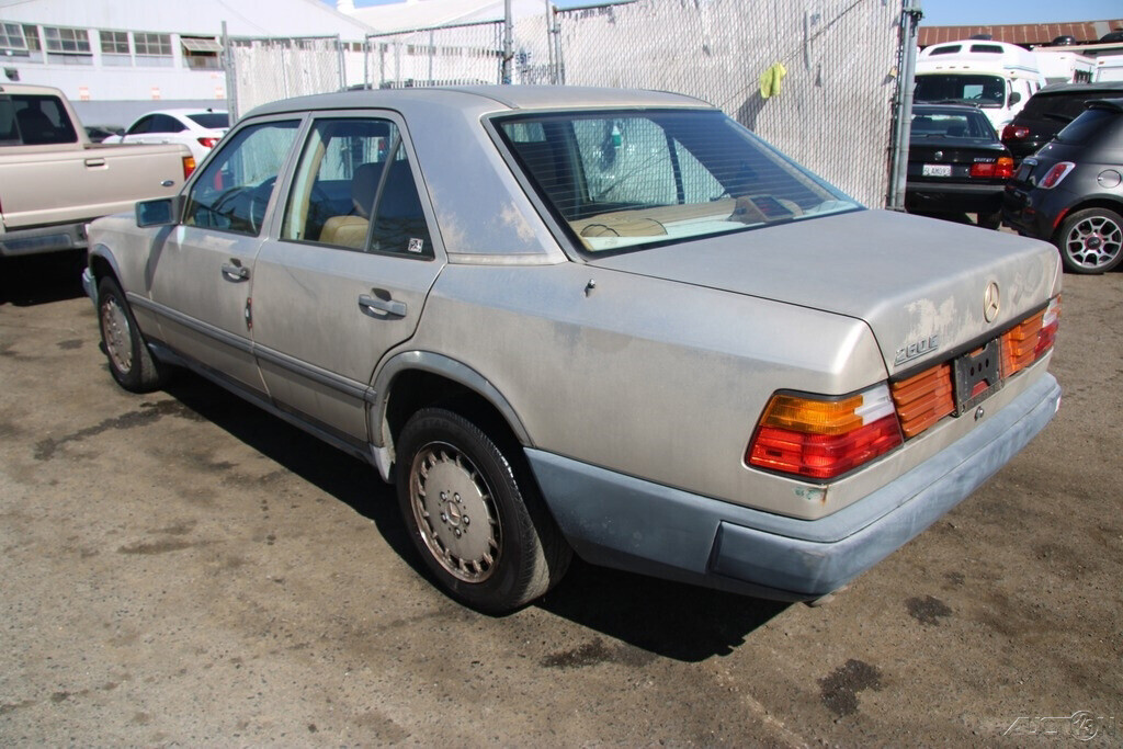 1987 Mercedes-Benz 200-Series 260 E - photo 4