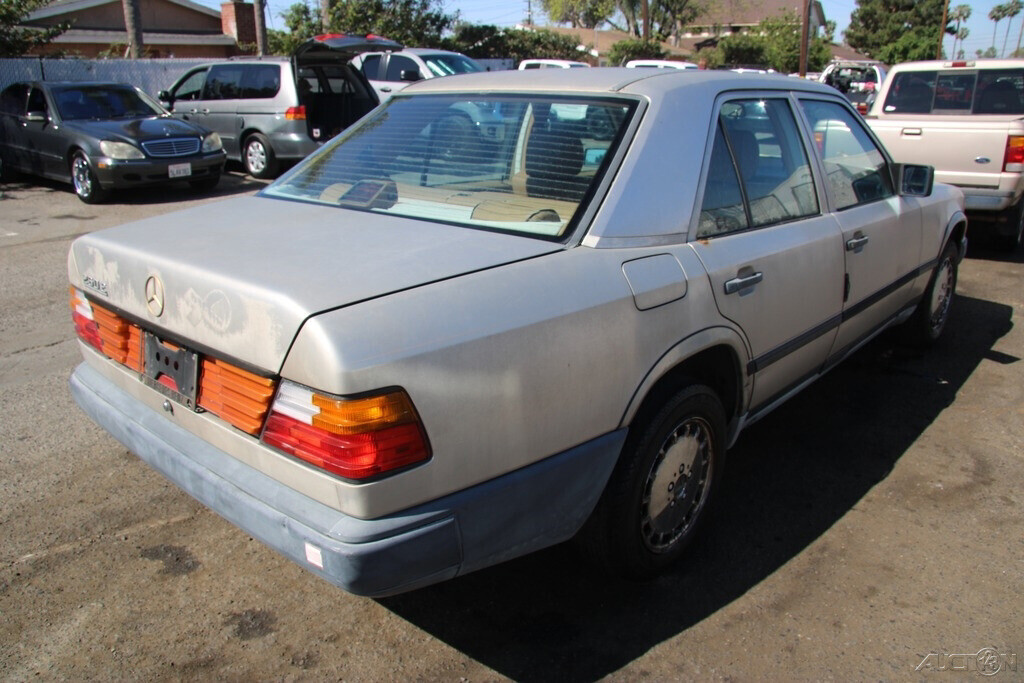 1987 Mercedes-Benz 200-Series 260 E - photo 6