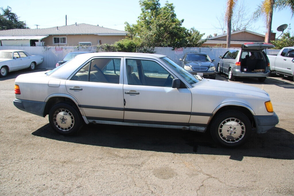 1987 Mercedes-Benz 200-Series 260 E - photo 7