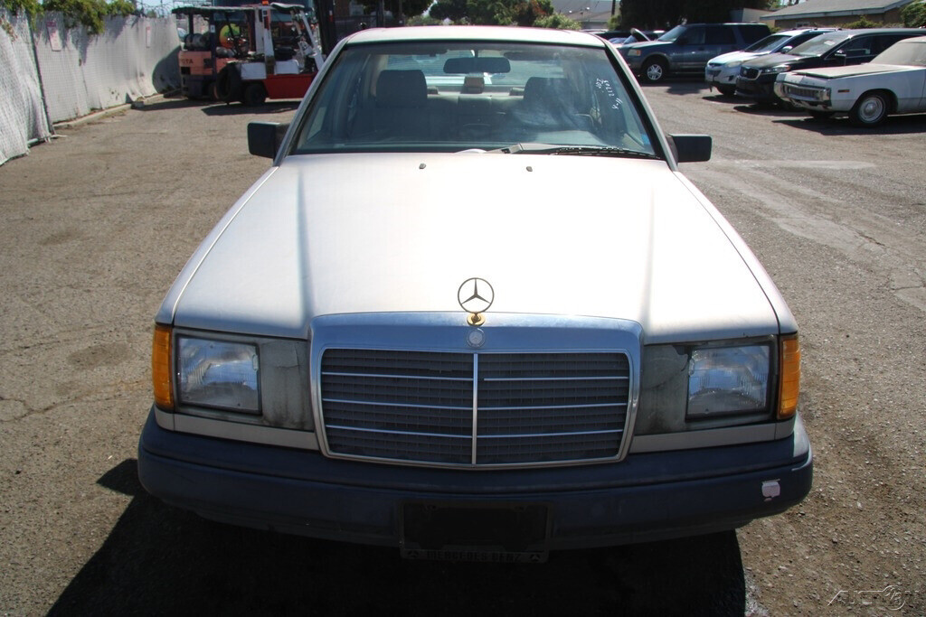 1987 Mercedes-Benz 200-Series 260 E - photo 9