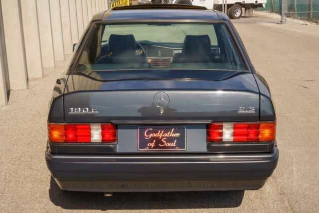 1992 Mercedes-Benz 190E Sedan - photo 6