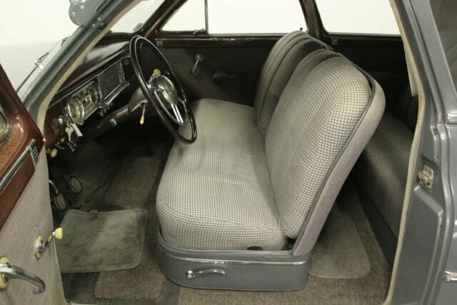 1949 Packard Eight Club Sedan -- - photo 4