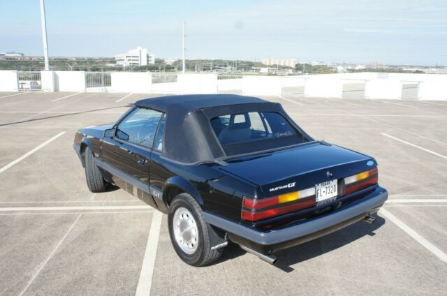 1985 Ford Mustang GT - photo 4