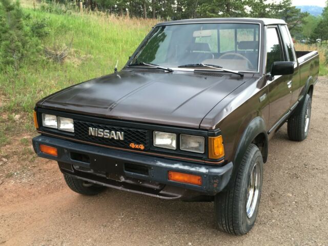 PARTIALLY RESTORED Nissan 720 Pickup 4X4 King Cab - RARE! 1985 Nissan Other Pickups DLX