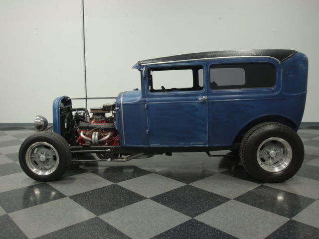 1930 Ford Sedan - photo 2