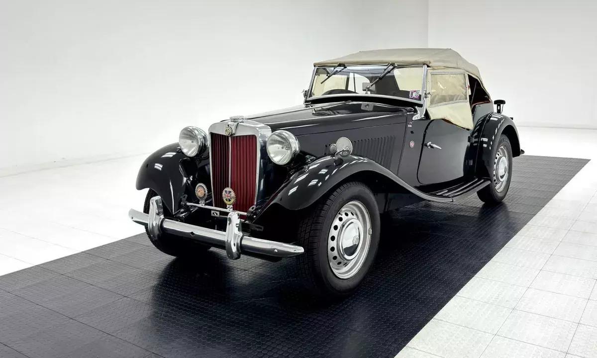 Peppy 1250cc I4/T5 Manual/Updated Ignition/Nicely Restored/Bluetooth Stereo 1951 MG T-Series Roadster