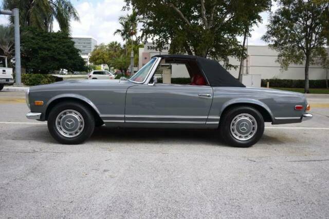 Performance Auto Wholesalers 280-Class CONVERTIBLE Gray Coupe Doral 1969 Mercedes-Benz 200-Series CONVERTIBLE