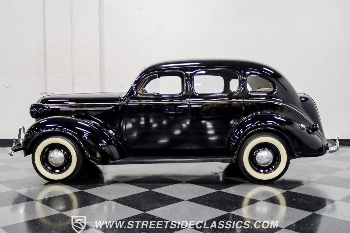 1938 Plymouth Deluxe 4 Door Sedan - photo 3